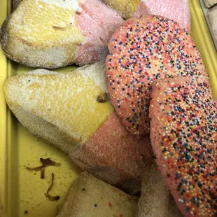 Tri color "payaso" clown cookie + strawberry sprinkle cookie.