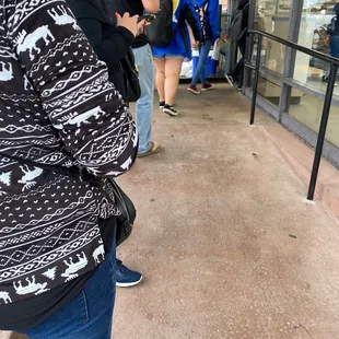 Make sure you come before 7:45 am because then it will be a long line so make sure you don't forget that