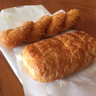 Bland flour tasting pan. Looks Mexican, tastes like flour and water.