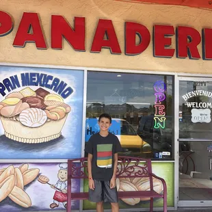 Cute place and a happy customer