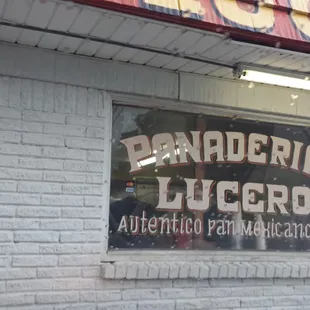a brick building with a sign that reads panaderia lucero