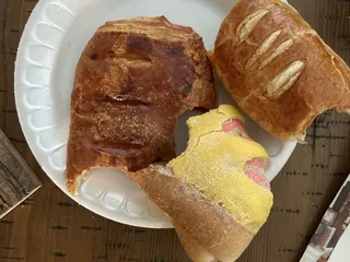 Los Quetzales Bakery