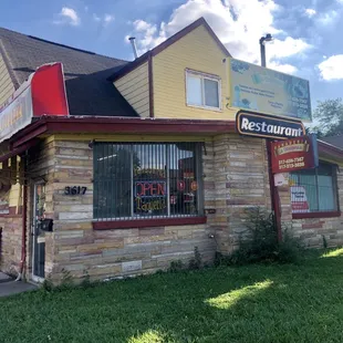 Part grocery, part bakery, part restaurant.. all house