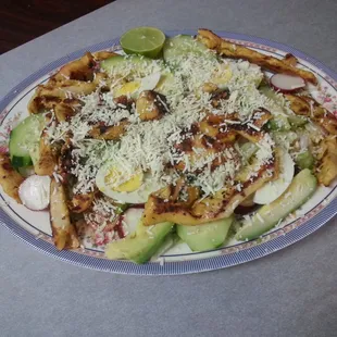 Ensalada de pollo. Chicken salad.