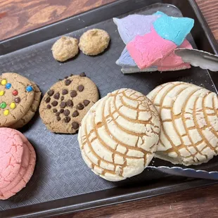 a tray of cookies and cookies