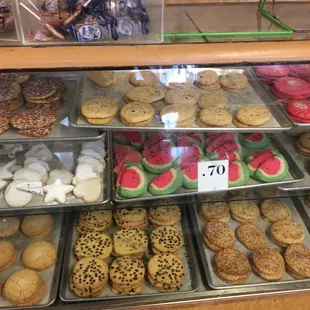 a variety of cookies