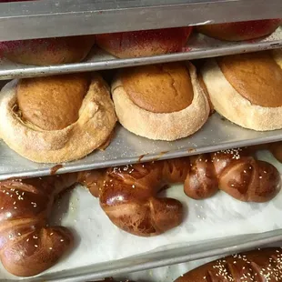 Colorados, Oyó de Buey, Cuernos, and creme filled breads