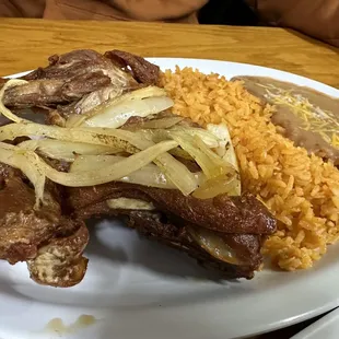 Pollo Frito with rice and beans