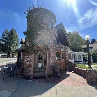 Adorable historic style appearance!