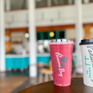 Smoothie and vanilla latte