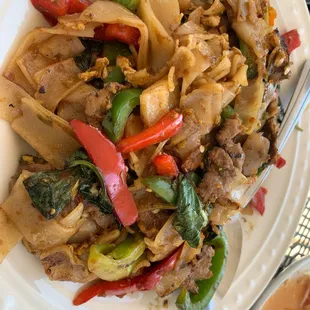 Drunken noodles with beef