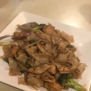 Drunken Noodles with tofu and chicken