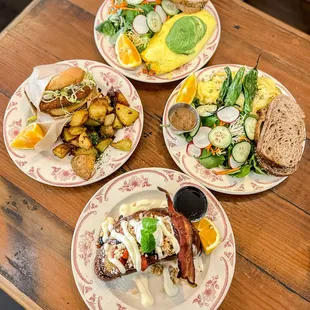 Graden omelette, SF omelette, spicy chipotle chicken sando, Pancake Boy's french toast IG: michellelieats