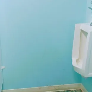 oh yes clean facilities old though look at that vintage linoleum tile probably from 1966 LOL