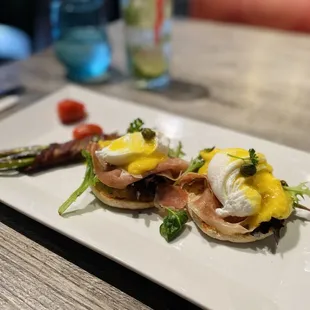 Prosciutto Benedict