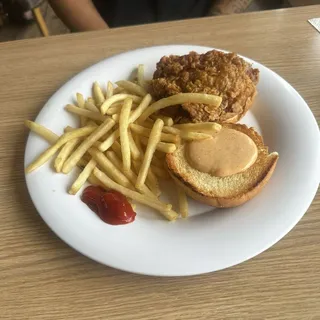 Chicken Sandwich with Spicy Sauce