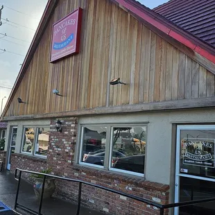 the outside of a restaurant