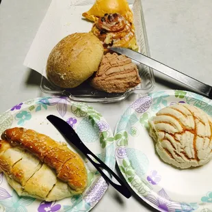 Gorditas be like ! Mexican sweet bread !!!!Rico!!!! Jalapeño bread my fave