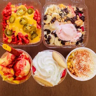 Mangonadas, Fresas con crema, esquite, hoy Cheetos with cheese and bionicos