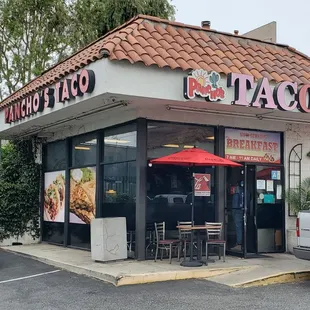 the outside of the restaurant