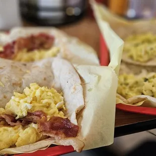 Couldn't make up my mind.....but zucchini n eggs??? Had to try it....and then there's bacon n eggs......