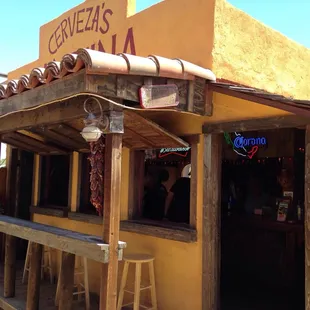 the outside of a restaurant