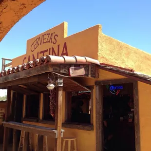 the outside of a restaurant