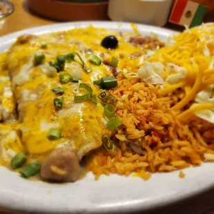 Combo #8 is my FAVE!! --- Chile Verde enchilada and a shredded beef taco - muy bueno!