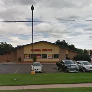 the parking lot of a restaurant