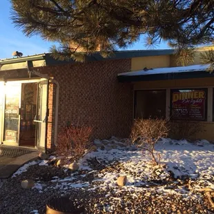 the outside of the restaurant