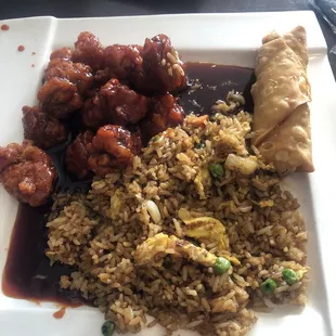 General Tso&apos;s Chicken Lunch special