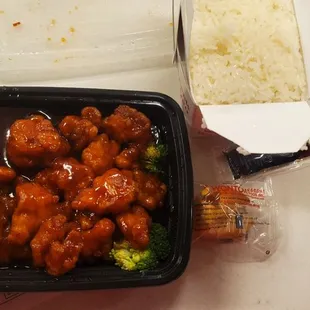 a meal of chicken and broccoli