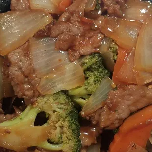 Hunan beef (okay, not great, too many onions)