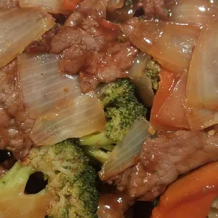 Hunan beef (okay, not great, too many onions)