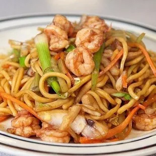 a plate of noodles and shrimp
