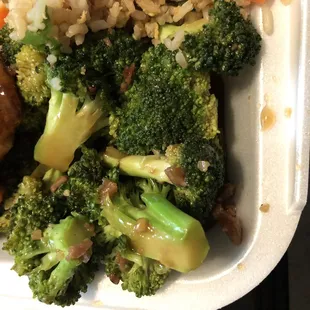 Closer look at the beef broccoli i ordered.  The little specks must count as beef here.