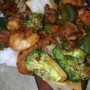 Amazing food as always. Our favorite go to dinner when I don't cook. Wish the young girl at the counter was a bit nicer.