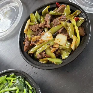 Sliced beef with peppercorn and cumin