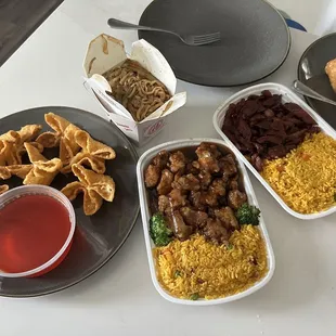 Crab Meat Rangoon, Chicken Lo Mein, General Tso&apos;s Chicken Combo, Boneless Ribs Combo, Eggroll