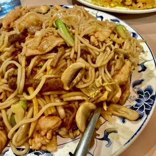a plate of noodles with meat and vegetables