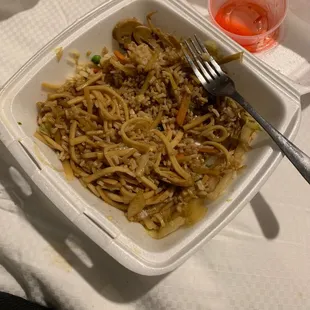 Bad lo mein, would not recommend.