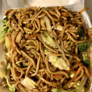 Vegetable noddles Loaded of good fresh veggies corn, bok choy, cabbage, broccoli, celery, mushrooms good size 1-19-24