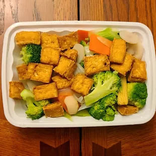 Tofu with steamed vegetables