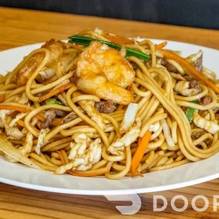 House Special Lo Mein