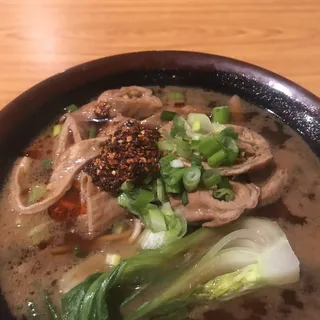 Large Braised Intestine Noodle Soup