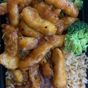 C10. General Tso's Chicken lunch combo. Came with egg roll.