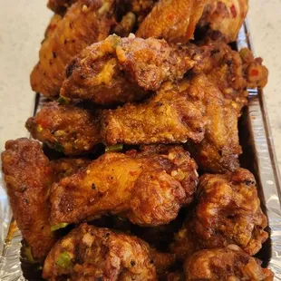 8 orders (32 pieces) of chicken wings (tray not included)