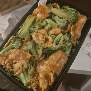 C9. Chicken with Broccoli Combination Platter