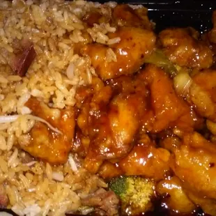 General Tso's Chicken-good sauce, more breaded then chicken, but overall decent