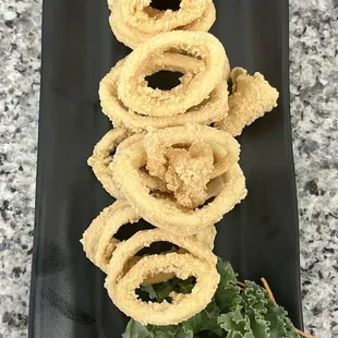 onion rings on a black plate